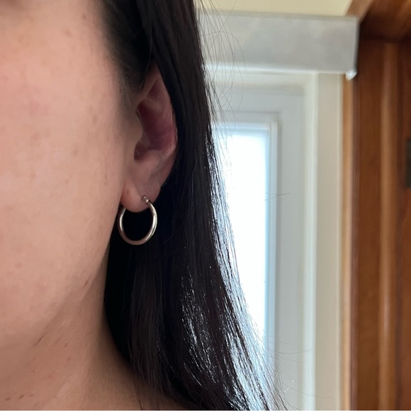 14k Solid White Gold Polished Hoop Earrings - Picture 13 of 15